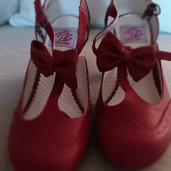Pin Up Couture Red Flapper Heels, 7, New - Picture 3 of 5